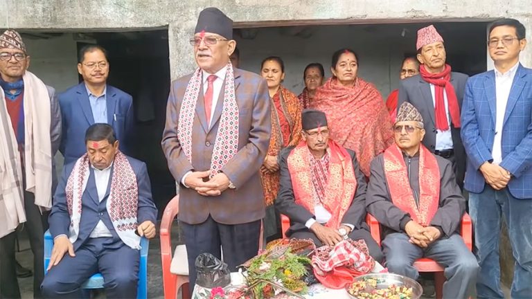 ओलीलाई लक्षित गर्दै प्रचण्डले भने– ‘झापा प्रतिक्रान्तिको केन्द्र बन्ने खतरा देखियो’