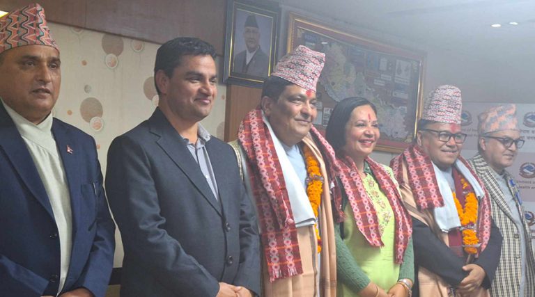 दुई सचिव बिदा गर्दै स्वास्थ्यमन्त्रीले भने : म रहुन्जेल तपाईंहरू सल्लाहकार