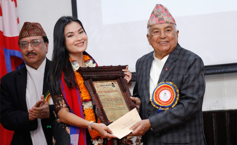 राष्ट्रपतिद्वारा नातिकाजी राष्ट्रिय संगीत सम्मान तथा पुरस्कार वितरण