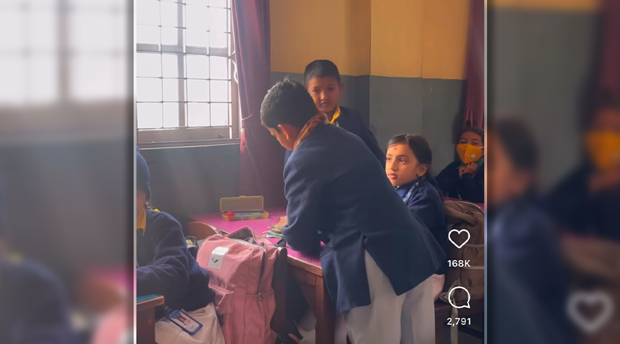 साथीलाई पिकनिक लैजान बच्चाहरुले पैसा उठाएको भिडियो भाइरल