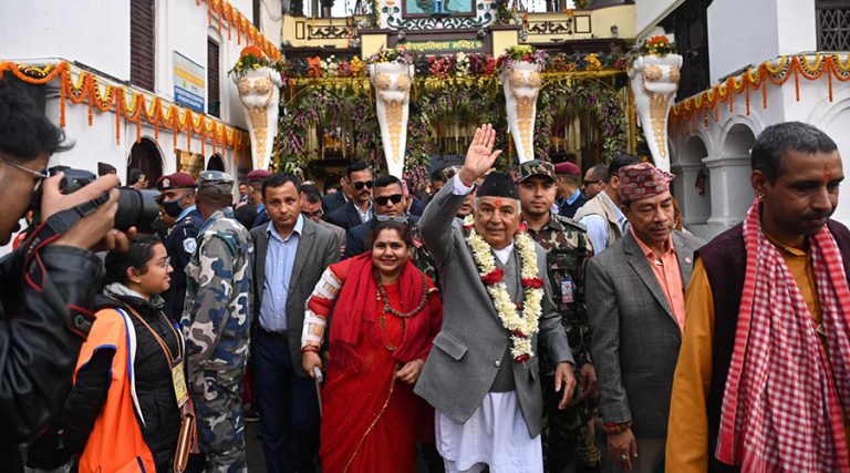 पशुपतिनाथको दर्शन गर्न पुगे राष्ट्रपति पौडेल