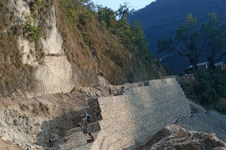 सडक फराकिलो पार्न रिडी–बल्कोट सडक एक महिना बन्द   