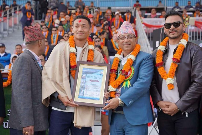 नेपाली राष्ट्रिय फुटबल टिमका डिफेन्डर सनिश बने सहारा वर्षोत्कृष्ट खेलाडी