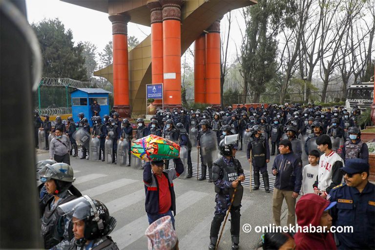 काठमाडौं उपत्यकाको ट्राफिक व्यवस्थापन अस्तव्यस्त (तस्वीरहरू)