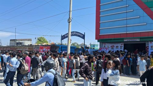 कैलालीको ऐश्वर्य क्याम्पसमा फर्जी भोट हाल्न बुथमा पुगेका विद्यार्थी पक्राउ