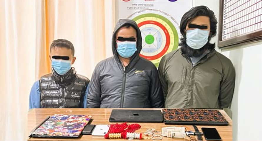 कीर्तिपुरमा चोरी गरेको आरोपमा ३ जना पक्राउ