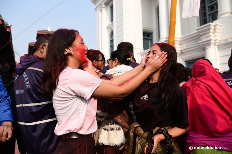 काठमाडौं प्रशासनको अनुरोध– होलीमा भड्किला कार्यक्रम नगरौं, जथाभावी रंग नदलौं