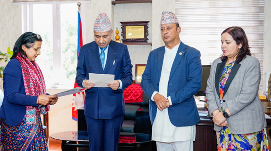 विद्युत् नियमन आयोग सदस्य भट्टराईले लिइन् शपथ