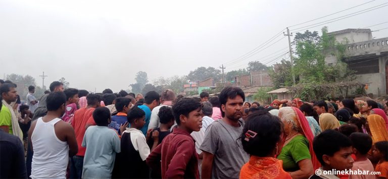 युवकको हत्यापछि शव राखेर आफन्तको प्रदर्शन, जलेश्वर सडकखण्ड अवरूद्ध