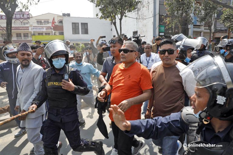 दुर्गा प्रसाईं भारतमा पक्राउ