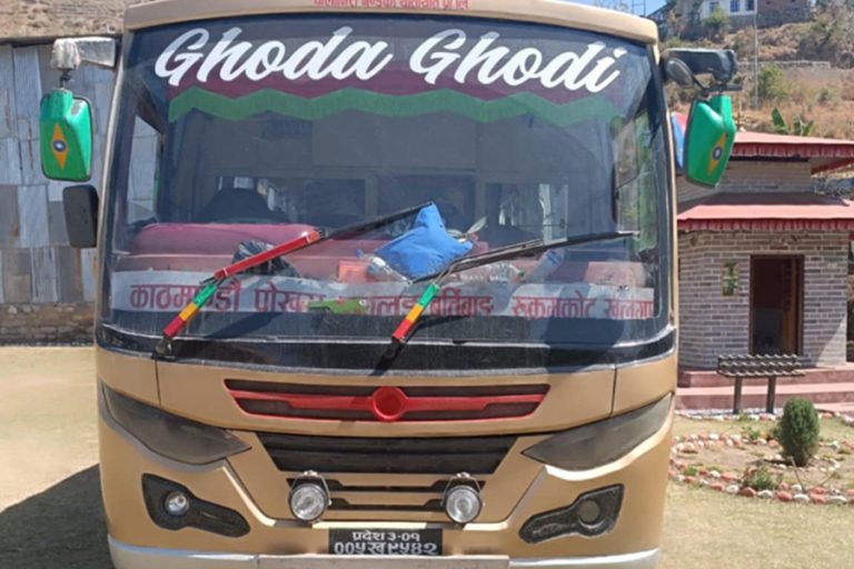 बसको सिटमा बेहोस भेटिएका व्यक्तिलाई अस्पताल पुर्‍याउँदा मृत घोषणा