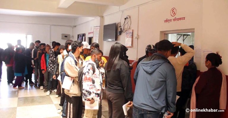 गुल्मीमा राष्ट्रिय परिचयपत्र बनाउनेको भिड