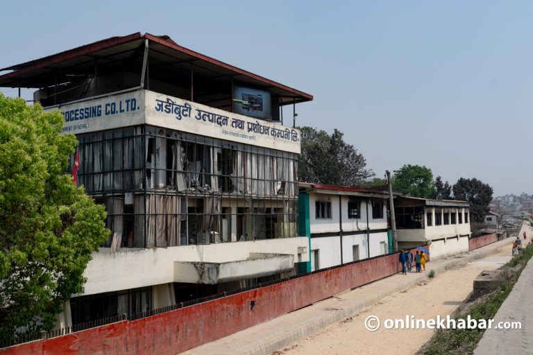 स्वास्थ्यमा २०८१ : बीमाको दिगोपनामा प्रश्न, आत्मनिर्भर संस्था ध्वस्त