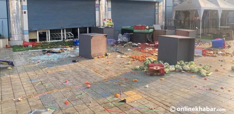 कोटेश्वरको भाटभटेनीमा लुटपाट, प्रहरीलाई बोलाउँदा पनि आएन