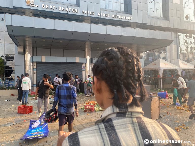 राजावादीले कोटेश्वर भाटभटेनीबाट लुटे मोबाइल, घडी र महँगा मदिरा
