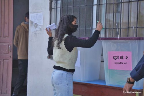 यसरी भइरहेको छ कमर्श क्याम्पसमा मतदान (तस्वीरहरू)