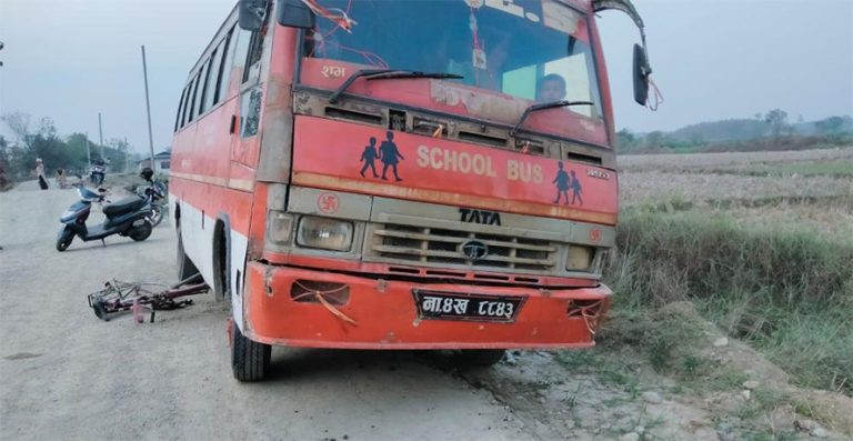मोरङमा स्कुल बसको ठक्करबाट बालिकाको मृत्यु