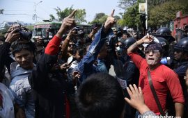 विद्युत् प्राधिकरण अगाडि विरोध प्रदर्शन (तस्वीरहरू)