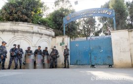 संसद्को गेट अगाडि गर्माएको स्ववियु निर्वाचन