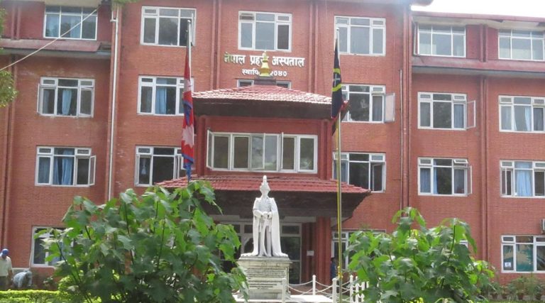 प्रहरी अस्पतालबाटै चोरिए सरसामान