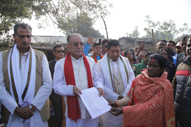 रिङ्कुको घर पुगे प्रचण्ड, न्याय दिलाउन सहयोग गर्ने प्रतिबद्धता
