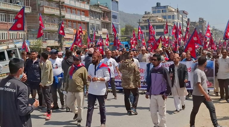 काभ्रेको बनेपामा राजावादीहरूको प्रर्दशन