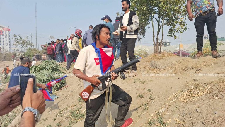 तीनकुनेमा बन्दुक खोस्ने युवकको बयान : कसले लग्यो पत्तै भएन