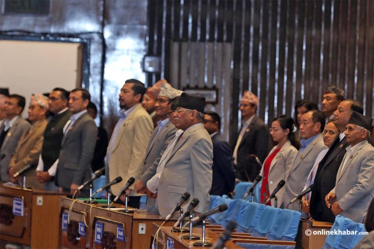 संसद् बैठक आधा घण्टाका लागि स्थगित