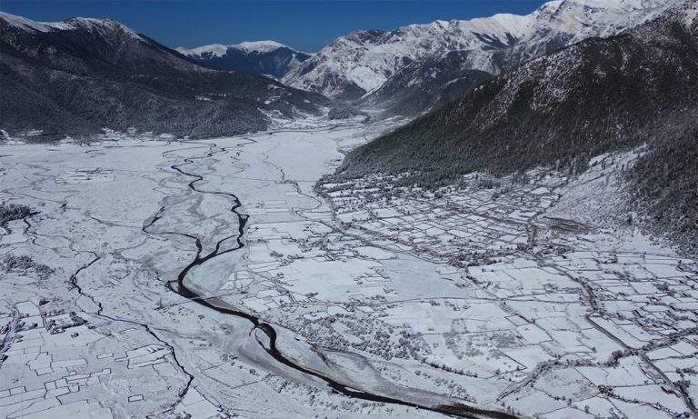 ढोरपाटनमा हिमपातले विद्यार्थी बिरामी हुँदा पठनपाठन प्रभावित