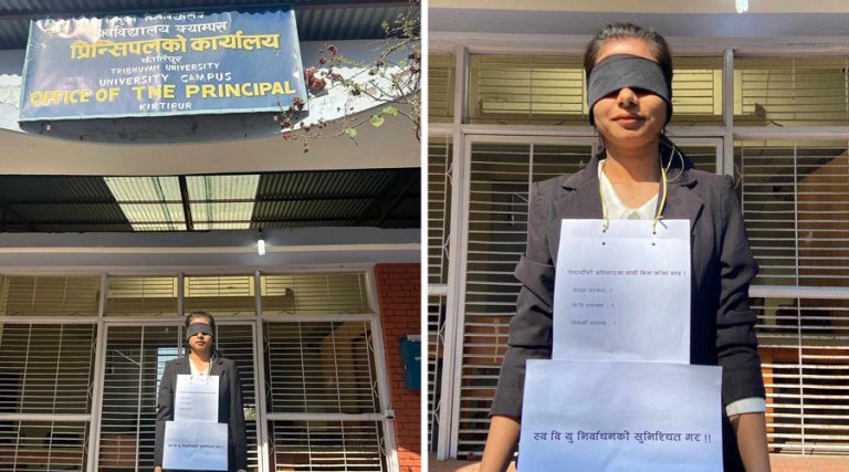 त्रिवि विश्वविद्यालय क्याम्पसमा अध्यक्षकी उम्मेदवार भुसाल कालोपट्टी बाँधेर धर्नामा