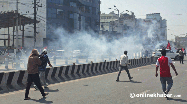 राजावादीको प्रदर्शनमा अश्रुग्यास प्रहार