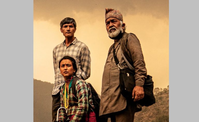 धमाधम १ रुपैयाँमा फिल्म देखाउँदै टेलिकम, ‘चिसो मान्छे’ पनि स्ट्रिमिङ गर्ने