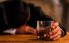 रक्सी पिएपछि टाउको दुख्ने र आँखा रातो हुने किन हुन्छ ?