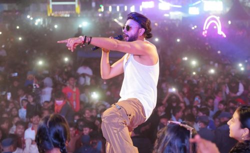 अस्ट्रेलिया, युरोप र अमेरिकाबाट ‘वर्ल्ड टूर’ थाल्दै दुर्गेश, हिरोमा पनि अफर