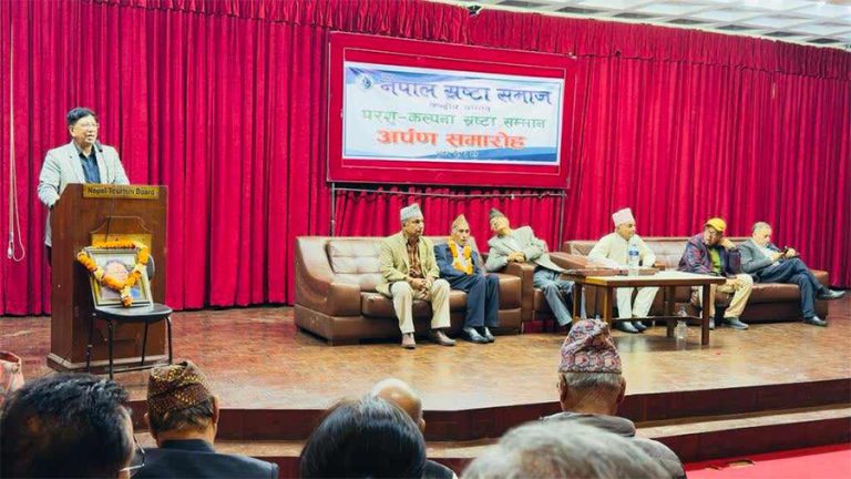 परशु-कल्पना स्रष्टा सम्मानद्वारा रसिक र सापकोटा सम्मानित