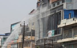 ६ घण्टासम्म नियन्त्रणमा आएन इटहरीको आगलागी, १२ वटा दमकलले निभाउँदै