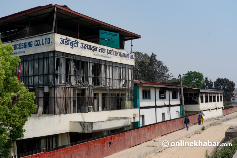 निमेषभरमै खण्डहर भयो आफ्नै खुट्टामा उभिएको सरकारी संस्था