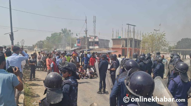 जनकपुरमा प्रदर्शनकारी र प्रहरीबीच झडप, अश्रुग्यास प्रहार