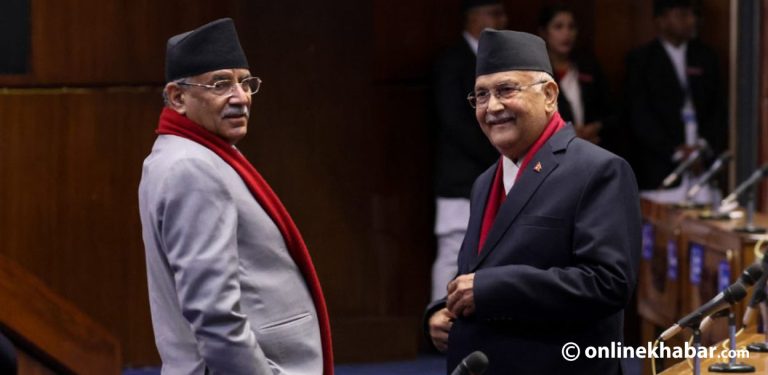 ओली र प्रचण्डको इखले संसद् बन्धक