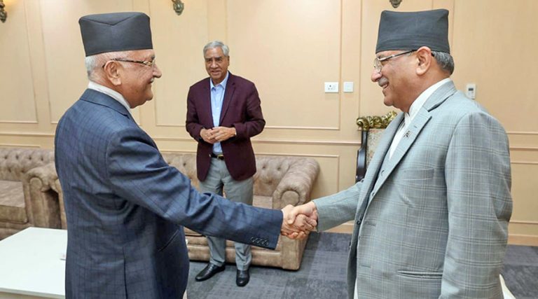 तत्काललाई टर्‍यो प्रचण्डसहितको बैठक, ओली-देउवाले गरे छलफल