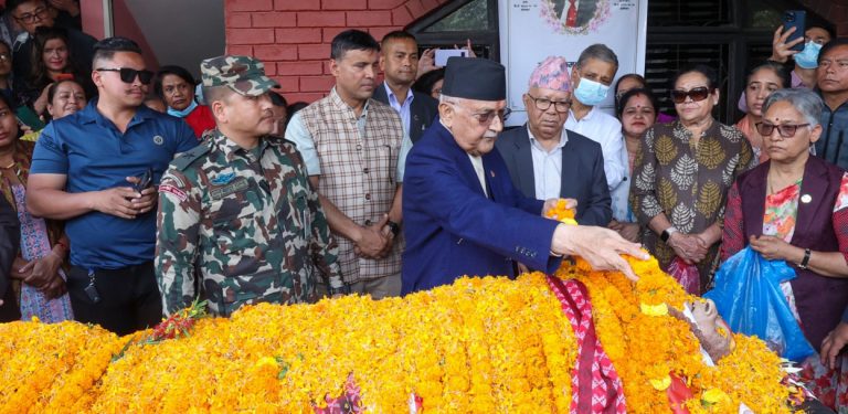 प्रधानमन्त्रीद्वारा लेखक कोइरालाप्रति श्रद्धाञ्जली व्यक्त
