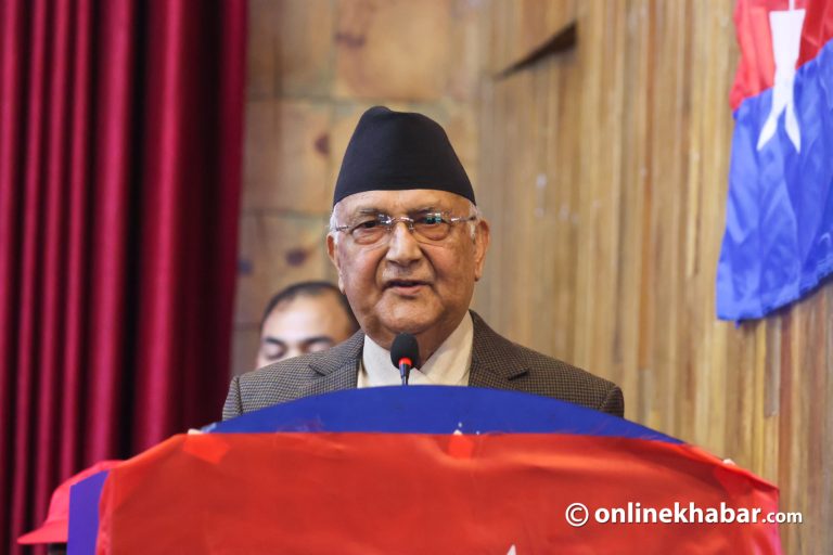 विपक्षीलाई प्रधानमन्त्रीले भने- उत्ताउलो नहुनुस्, चिसै पानीले नुहाउनुपर्छ