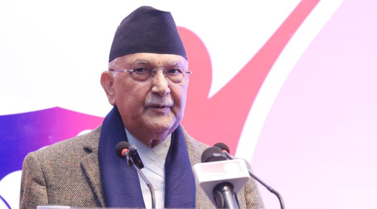 कुनै बहानामा चिकित्सकलाई न्यूनतमभन्दा कम तलब दिन पाइँदैन : प्रधानमन्त्री