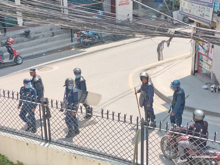काठमाडौंका भित्री सडकहरूमा पनि प्रहरी परिचालन