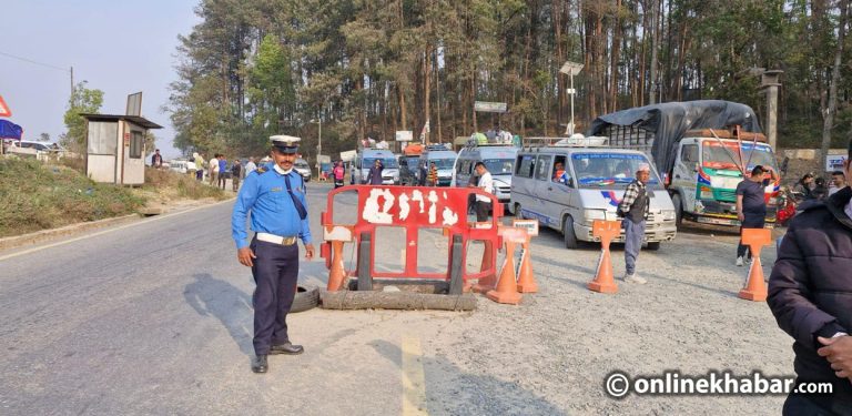 काभ्रेबाट काठमाडौं उपत्यका प्रवेश गर्न सवारी साधनलाई रोक