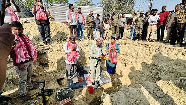 लहानमा आधुनिक तरकारी बजार बनाइने