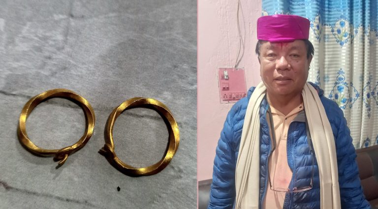 महावीर पुनलाई जसले सुनको गहना सुम्पिइन्