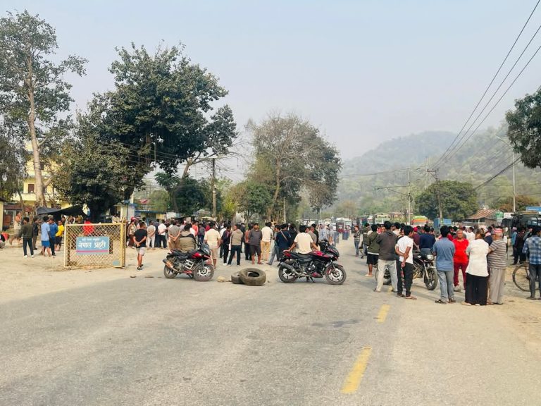 मनहरीमा बसको ठक्करबाट युवकको मृत्यु