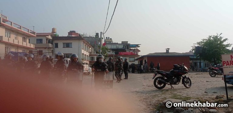 प्रदर्शनकारीको समूह पुगेपछि माओवादी कार्यालयमा प्रहरी तैनाथ