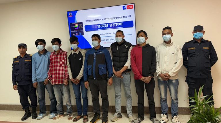 चोरीका २ सय ७१ थान मोबाइलसहित ७ जना पक्राउ